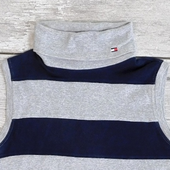 TOMMY HILFIGER GRAY & NAVY SLEEVELESS TURTLENECK - Picture 3 of 4